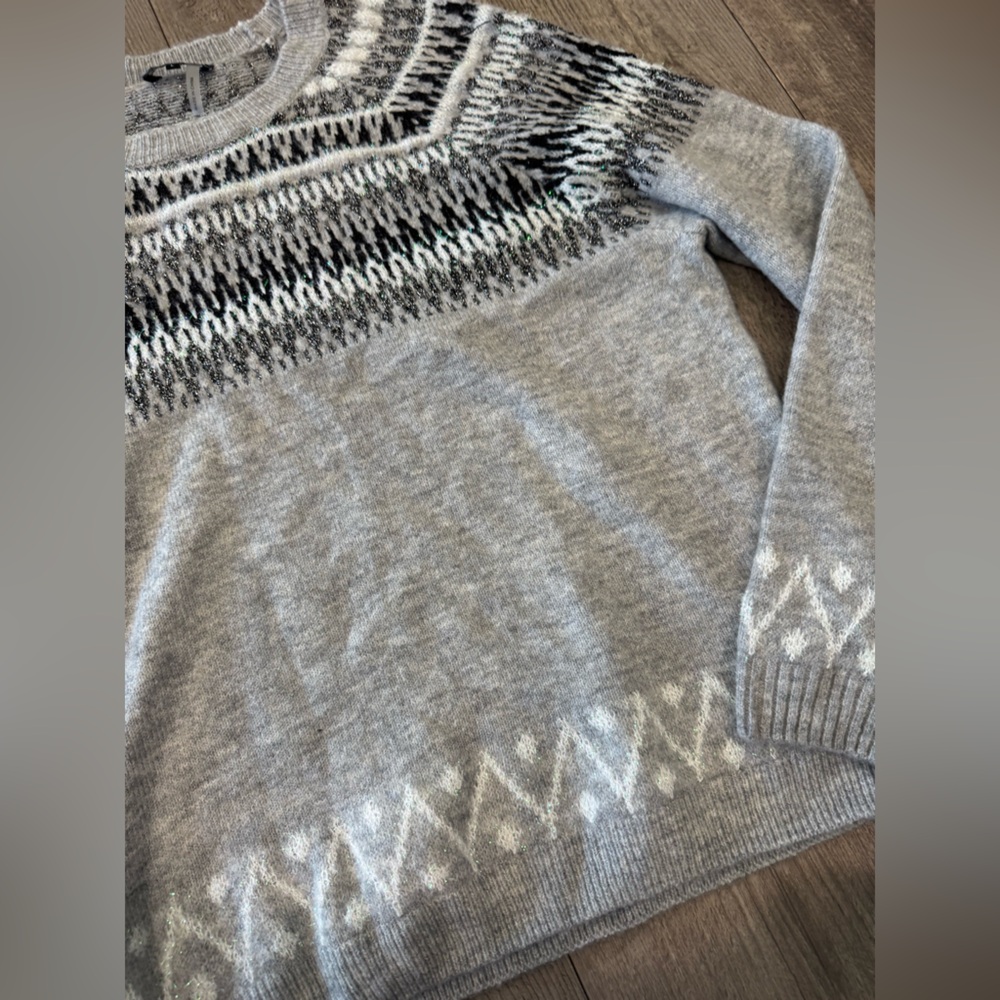 Gray Patterned Sweater - image 7